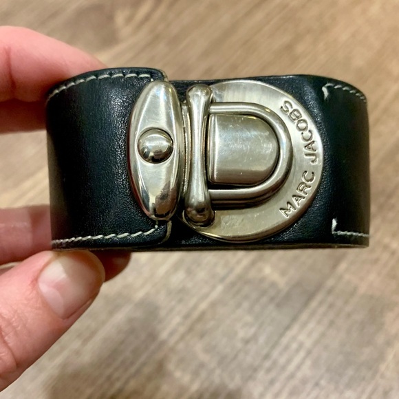 Marc Jacobs vintage leather cuff buckle bracelet - Picture 3 of 6